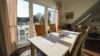 Moderne, hochwertige Eigentumswohnung in beliebter Wohngegend vor den Toren Lüneburgs - Essbereich mit Blick auf den Balkon