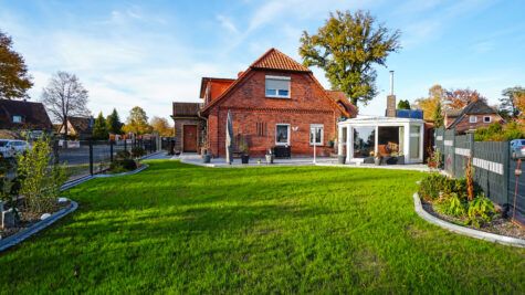 Zweifamilienhaus mit viel Platz für die große Familie erstrahlt im neuen, modernen Glanz, 29556 Suderburg, Zweifamilienhaus