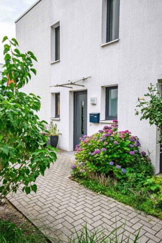 Lichtdurchflutetes Reiheneckhaus nach KfW-40-Standard mit Dachterrasse, 22043 Hamburg, Reiheneckhaus