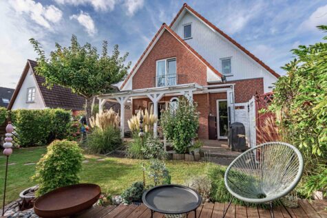 Stilvolle Doppelhaushälfte (Niedrigenergiehaus) mit ausgebautem Studio im Souterrain, 22175 Hamburg, Doppelhaushälfte