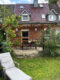 Modernisiertes Reihenhaus mit großer überdachter Terrasse - Gartenansicht