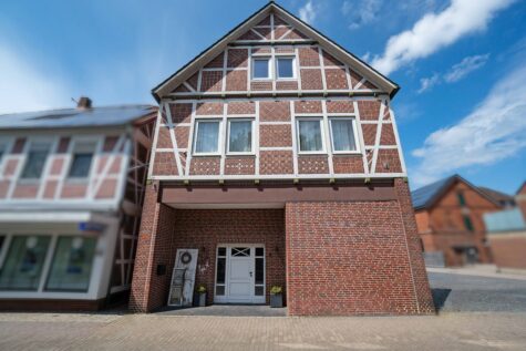 Seltene Gelegenheit – geschmackvoller teilsanierter Altbau zentral in Jork, 21635 Jork, Einfamilienhaus