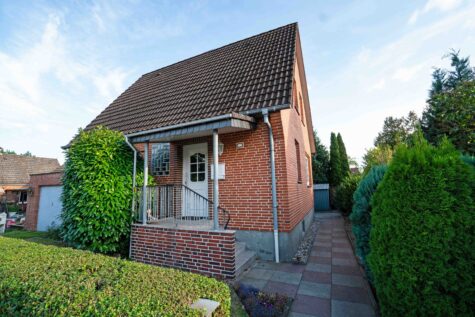 Familienfreundliches Einfamilienhaus mit Garten in angenehmer Wohngegend, 21481 Lauenburg/Elbe, Einfamilienhaus