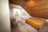 Gemütliche Dachgeschoss-Whg. mit Ausblick – 3 Zimmer mit Balkon & Garage in Pansdorf - Schlafzimmer